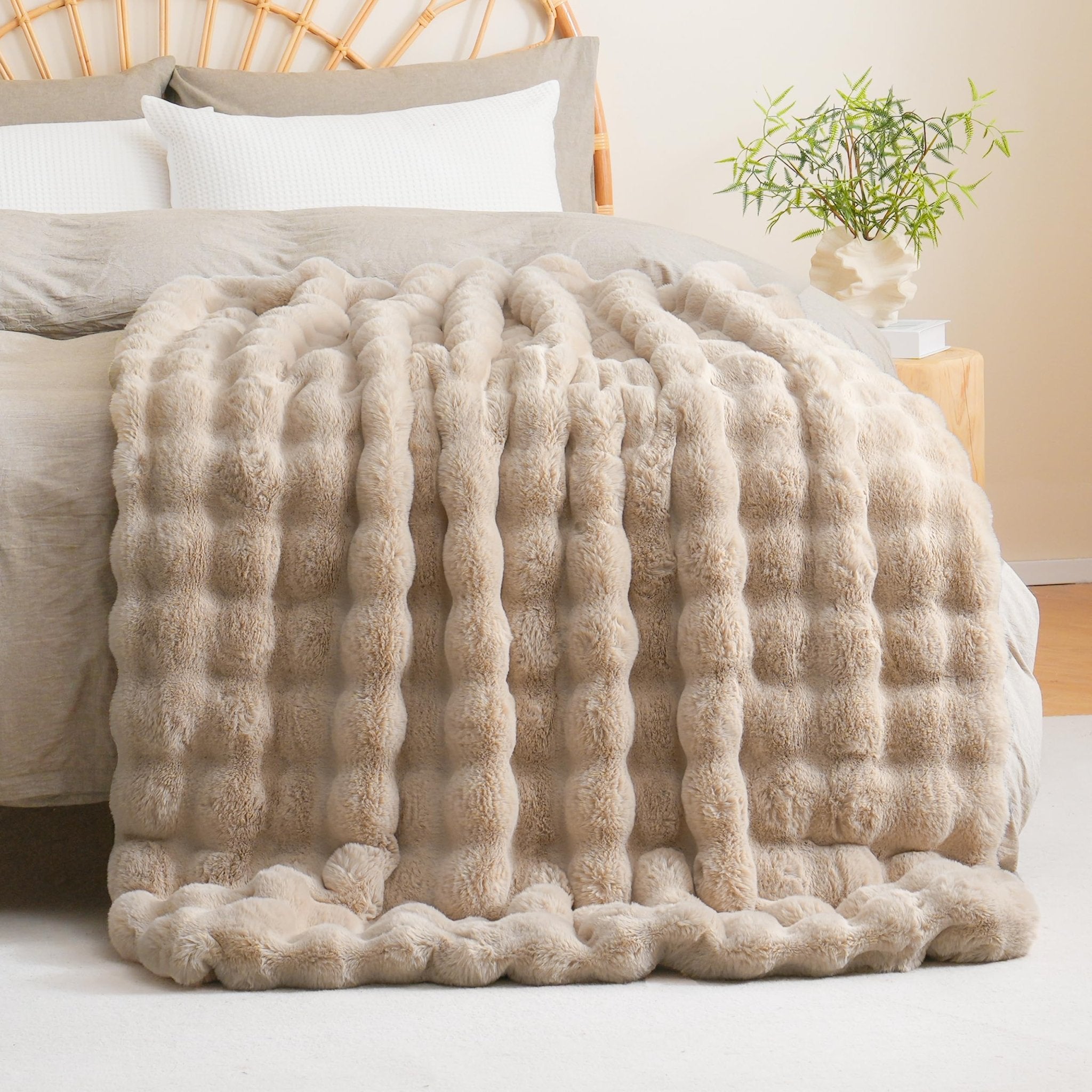 BENVWE Fluffy Faux Fur Throw Blanket for Couch, Soft Plush Thick Cozy Fuzzy Luxury Minky Bubble Blanket for Home Living Room Decor Gift for Women, Navy Blue, 63" x 80", 1100GSM - The Cozy Corner
