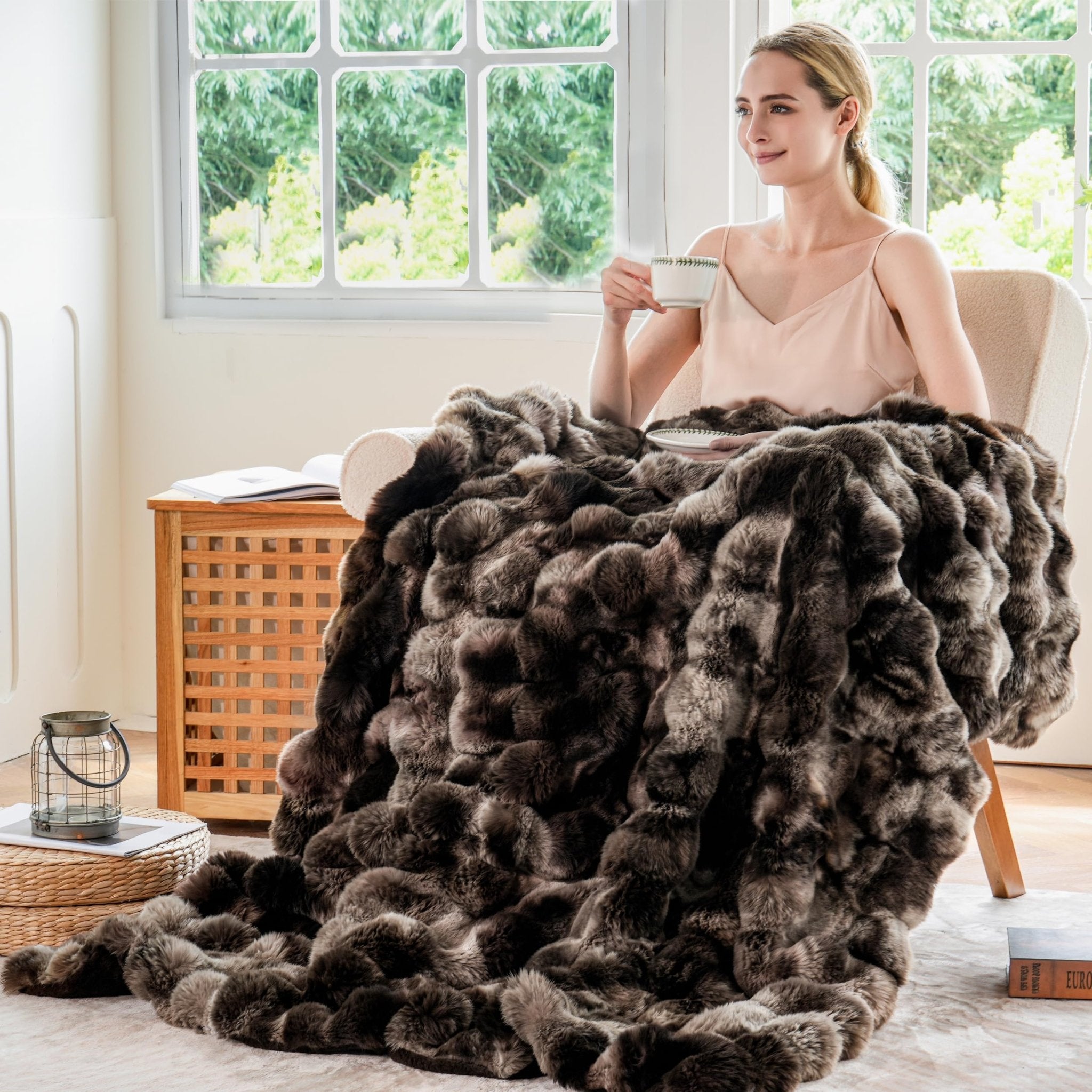 BENVWE Fluffy Faux Fur Throw Blanket for Couch, Soft Plush Thick Cozy Fuzzy Luxury Minky Bubble Blanket for Home Living Room Decor Gift for Women, Navy Blue, 63" x 80", 1100GSM - The Cozy Corner