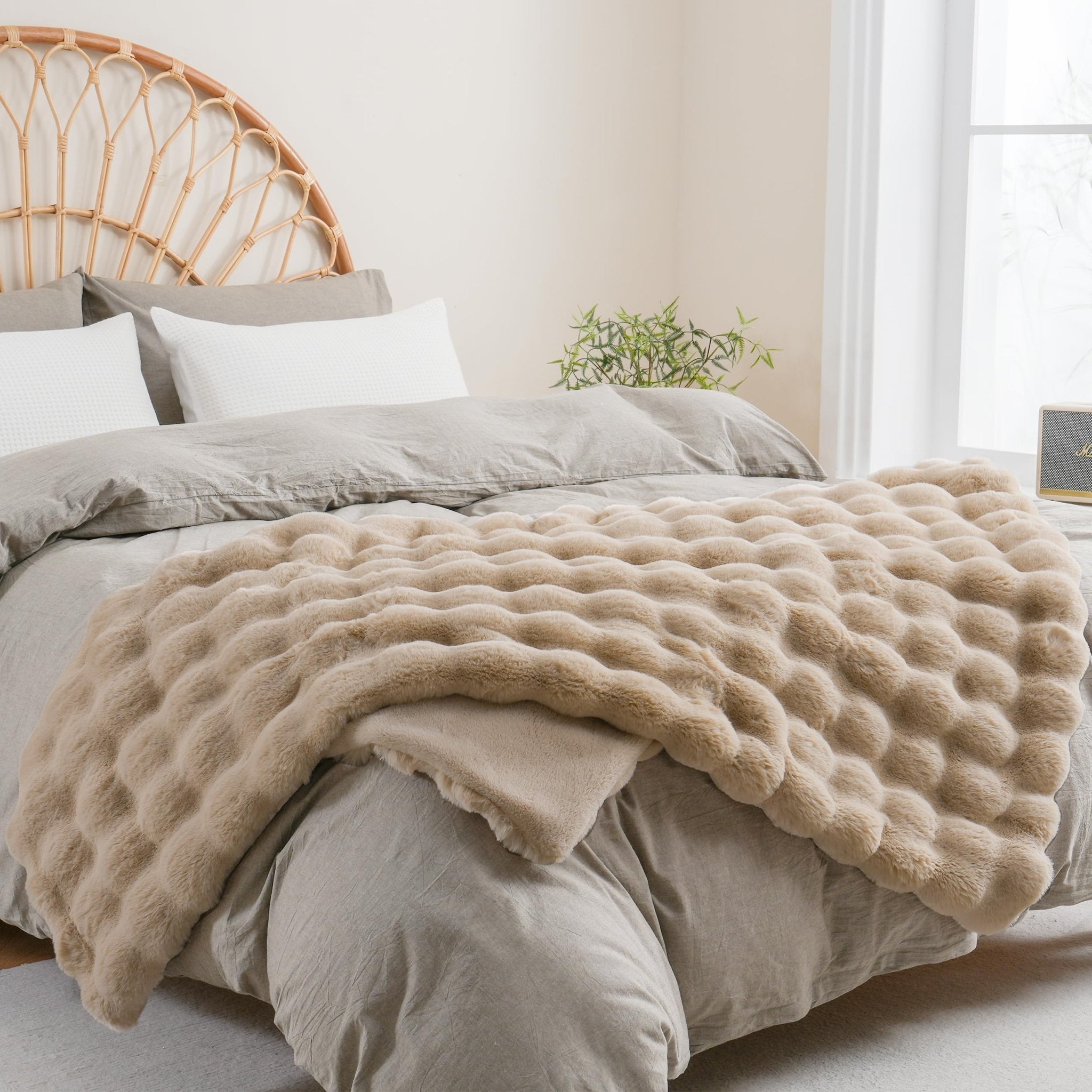 BENVWE Fluffy Faux Fur Throw Blanket for Couch, Soft Plush Thick Cozy Fuzzy Luxury Minky Bubble Blanket for Home Living Room Decor Gift for Women, Navy Blue, 63" x 80", 1100GSM - The Cozy Corner